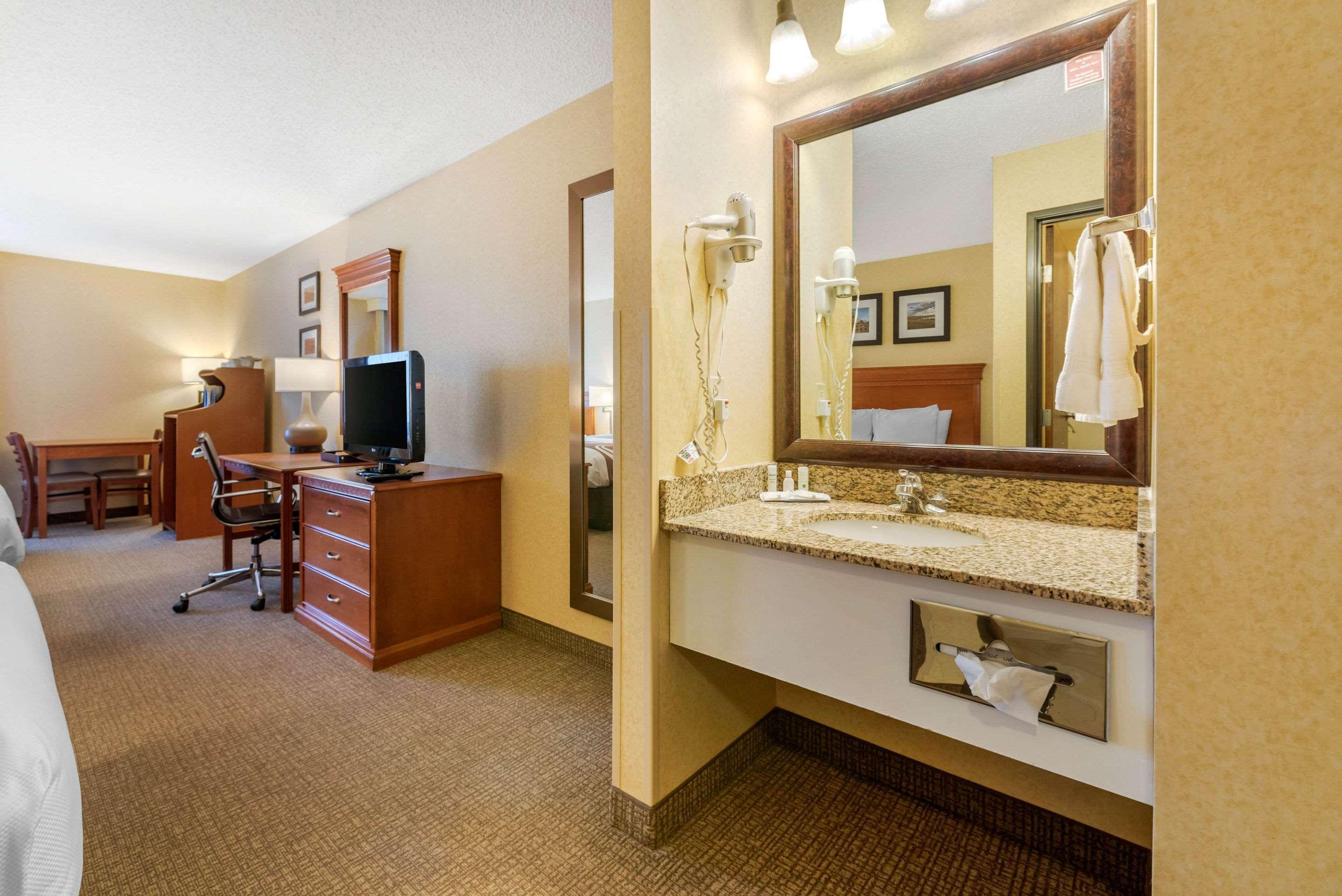 Quality Inn I-25 Pueblo Exterior photo