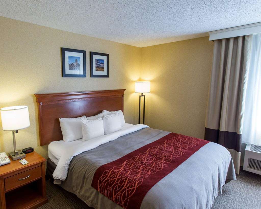 Quality Inn I-25 Pueblo Room photo