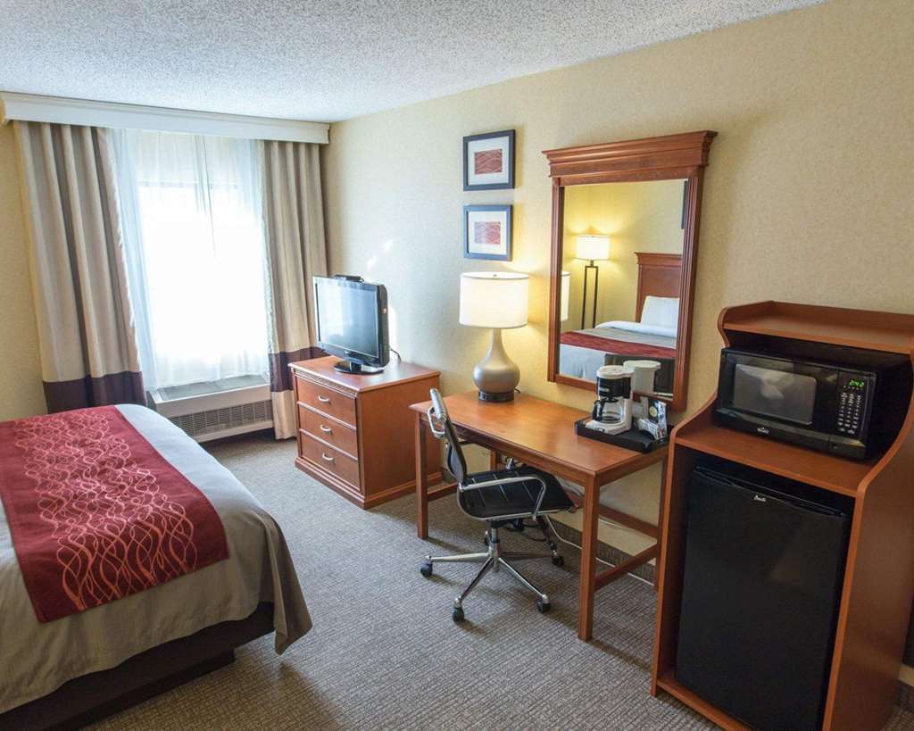 Quality Inn I-25 Pueblo Room photo