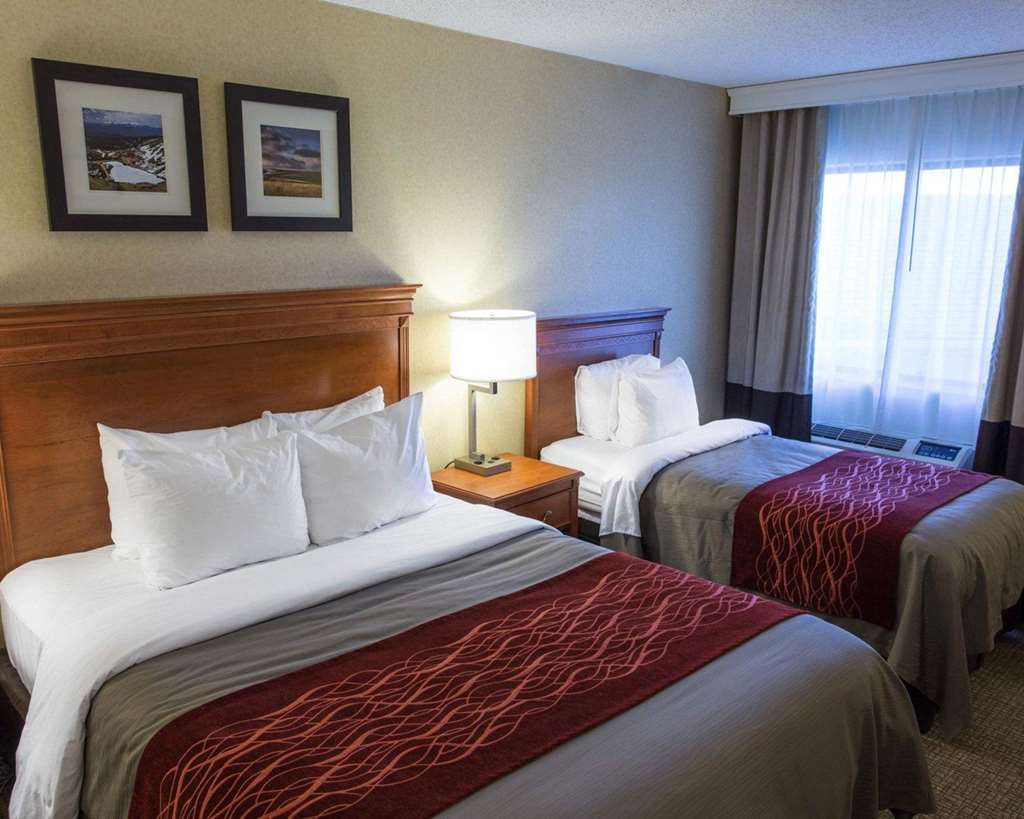 Quality Inn I-25 Pueblo Room photo