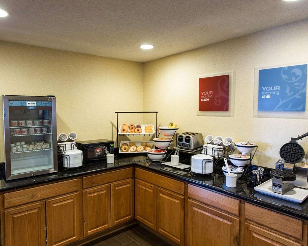 Quality Inn I-25 Pueblo Restaurant photo