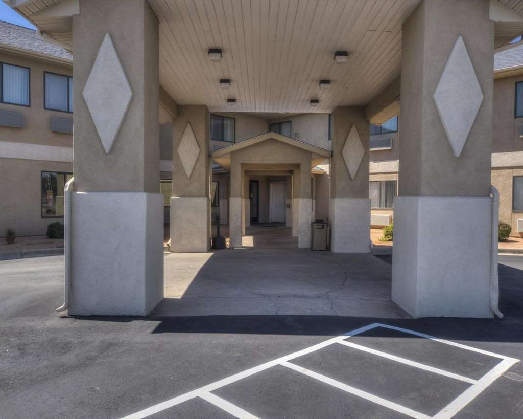 Quality Inn I-25 Pueblo Exterior photo