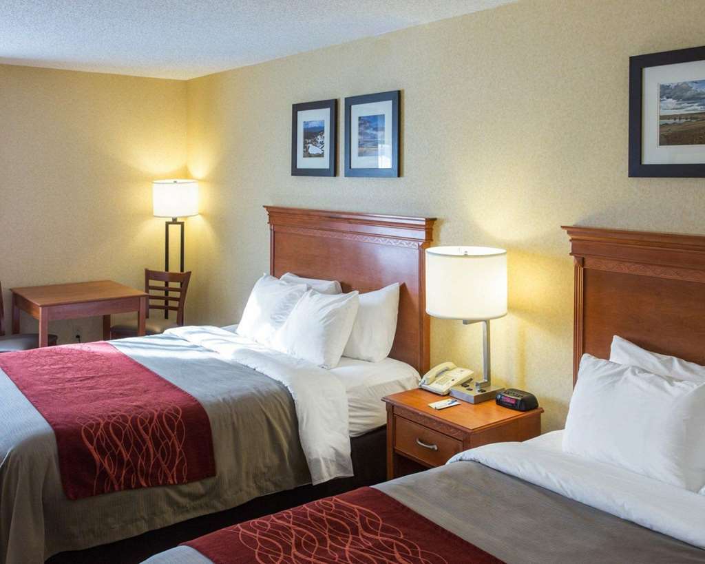 Quality Inn I-25 Pueblo Room photo
