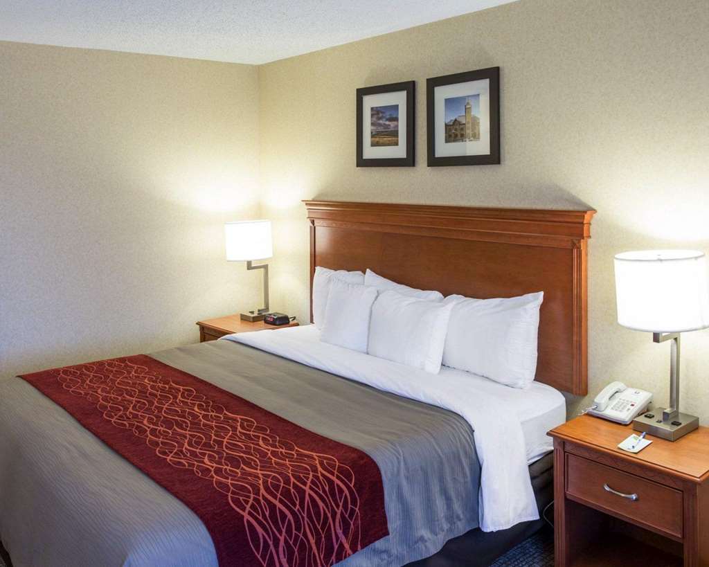 Quality Inn I-25 Pueblo Room photo
