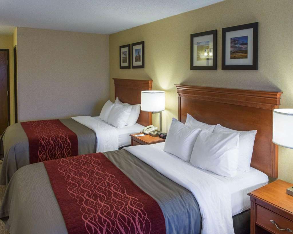 Quality Inn I-25 Pueblo Room photo